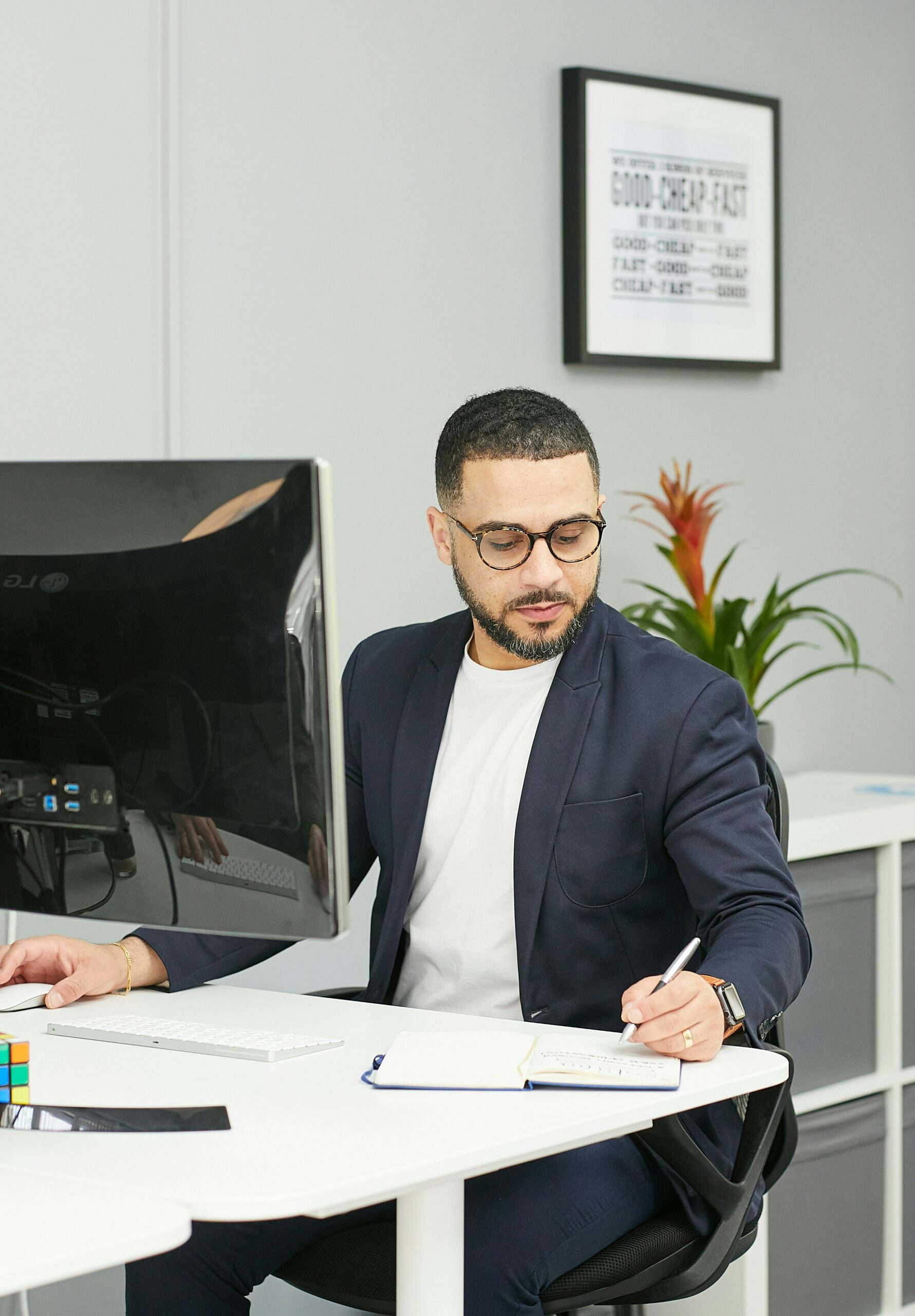 Consultante manipulant une dataviz 3D en VR